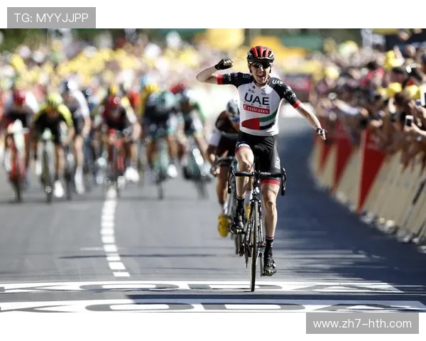 环法自行车赛第14赛段：高原风雪中车手顽强拼搏